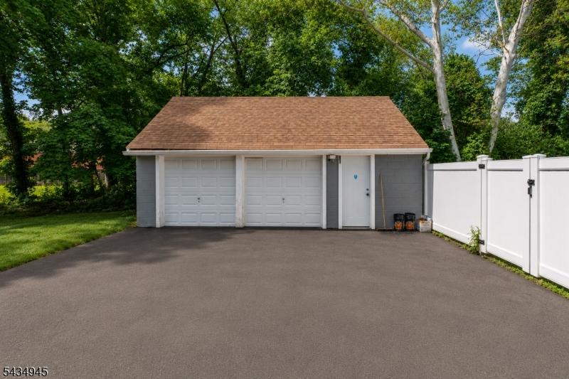 Detached Garage