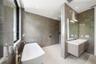  Bath tub & 2 shower heads
