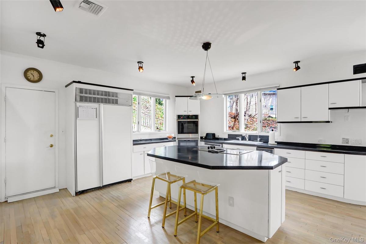 Eat In Kitchen