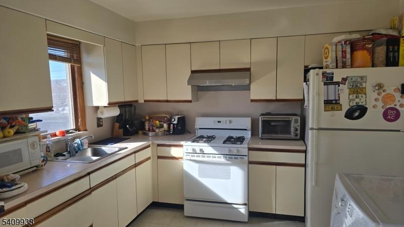 Apartment-C-kitchen