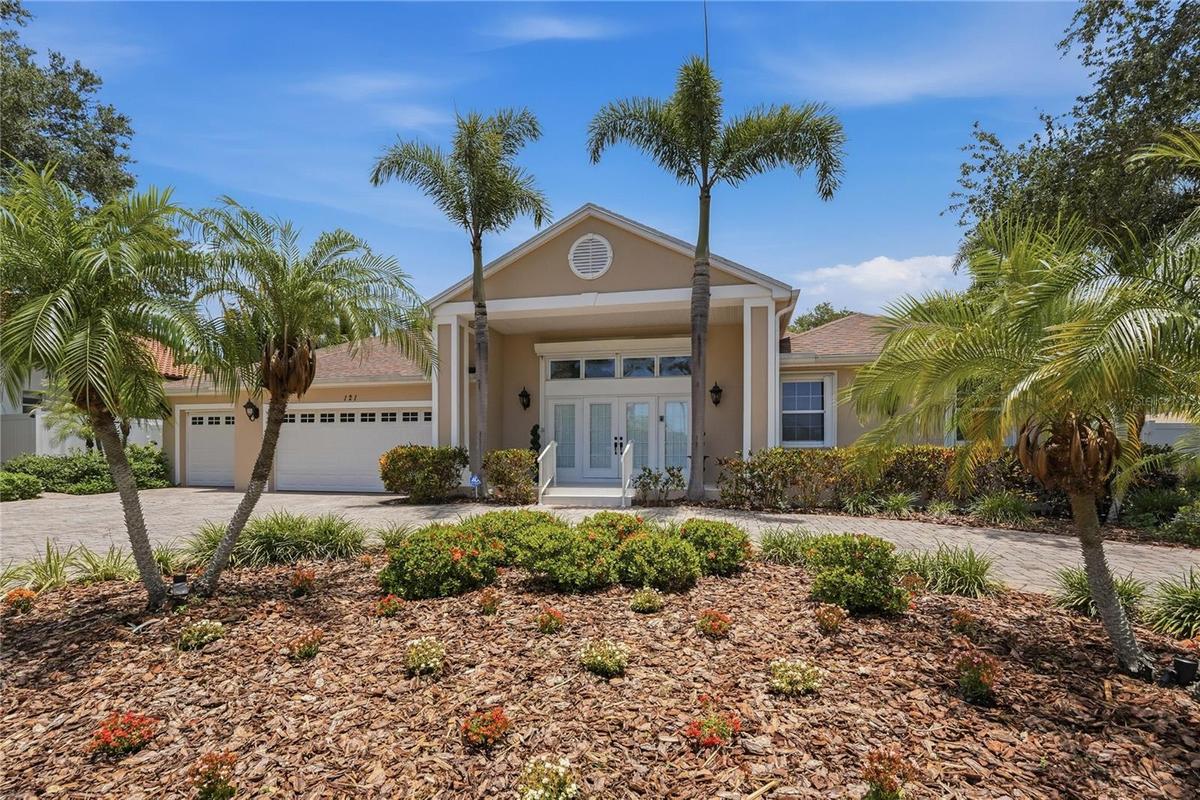 PICTURESQUE HARBOR BLUFFS COMMUNITY. THIS HOME OFFERS A PERFECT BLEND OF COMFORT AND CONVENIENCE.