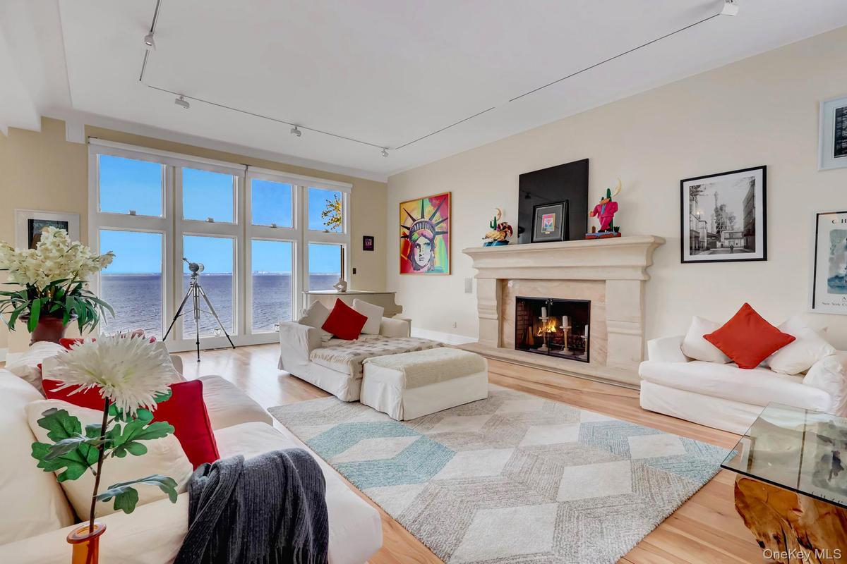 w/ fireplace