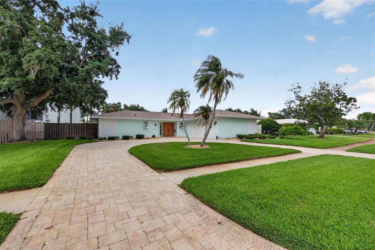 Spacious lot
