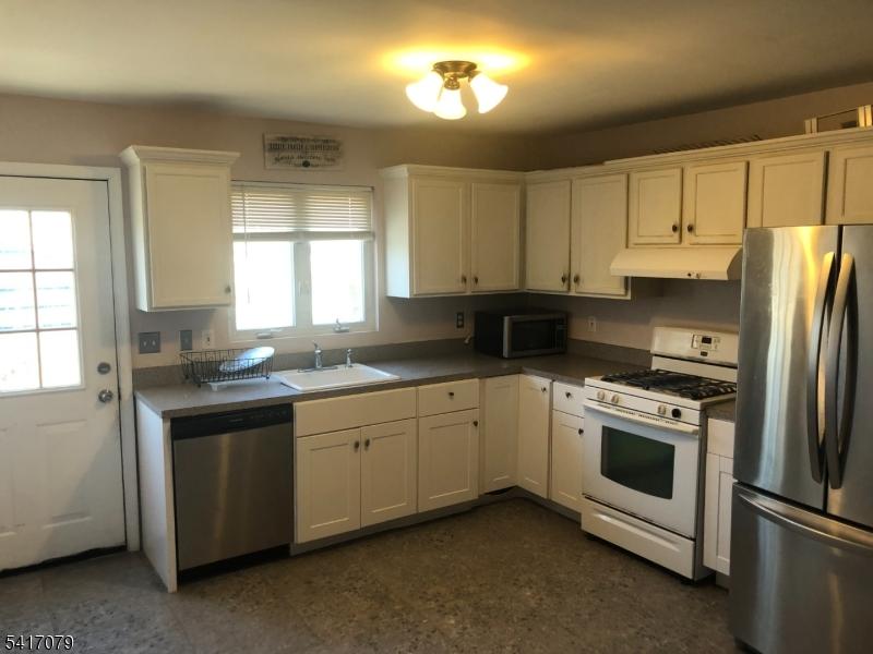 Eat-In Kitchen