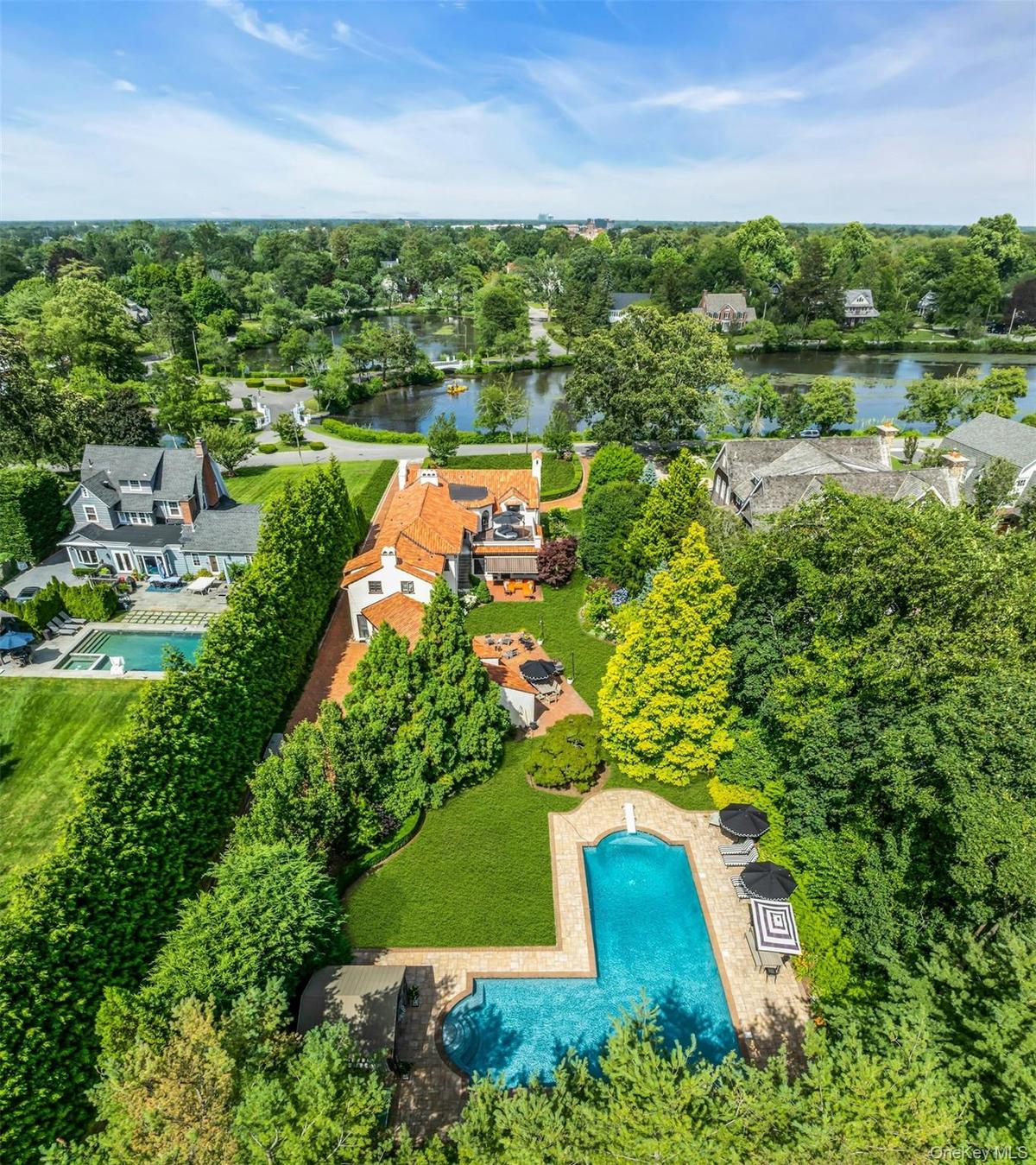 East facing aerial view of property's location