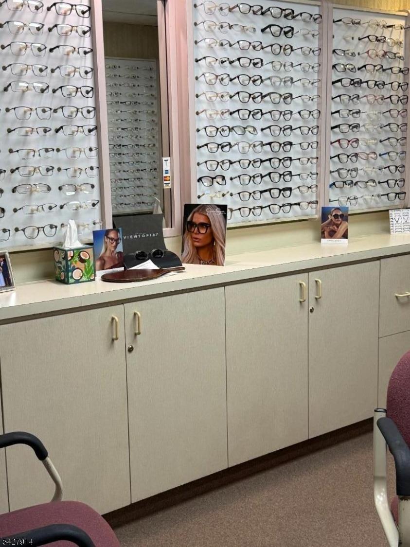 lens fitting room