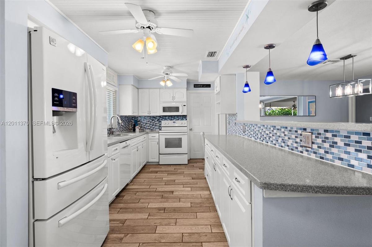Lots of counter space in the kitchen