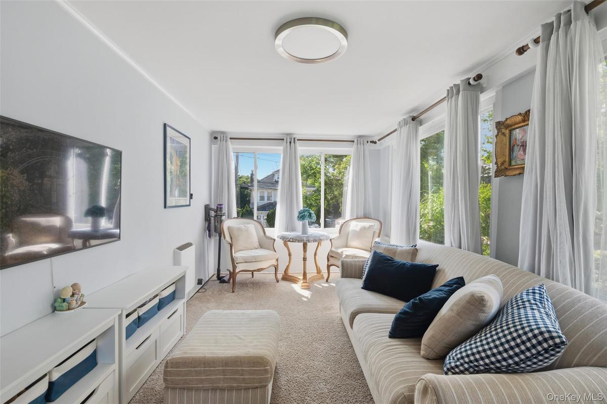 Super bright sunroom perfect for relaxing (#220)