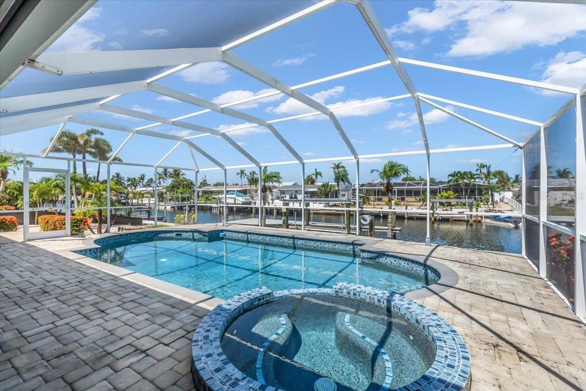 Screened in Lanai w/ NEW POOL & SPA | 3816 ROYAL PALM DR, BRADENTON, FL 34210
