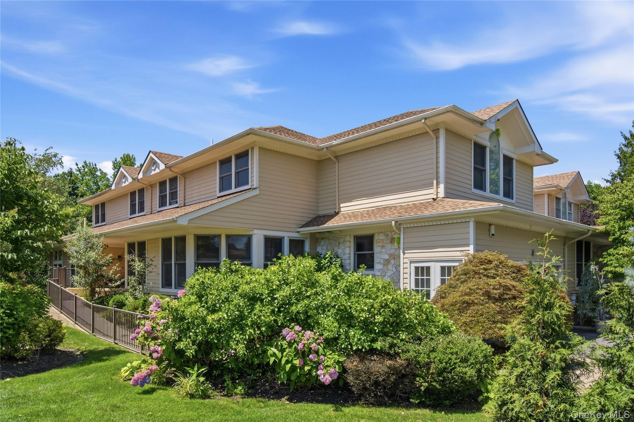 323 Baltustrol Circle, Roslyn
