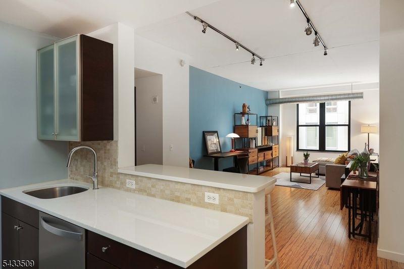 Open layout to kitchen