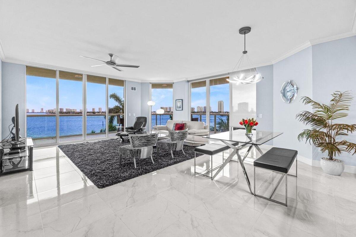 End Unit Floor to Ceiling Sliders