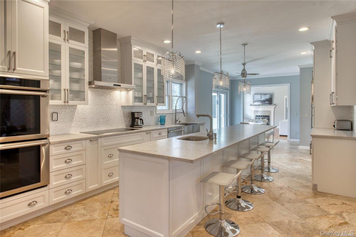 Fully Equipped Gourmet Kitchen