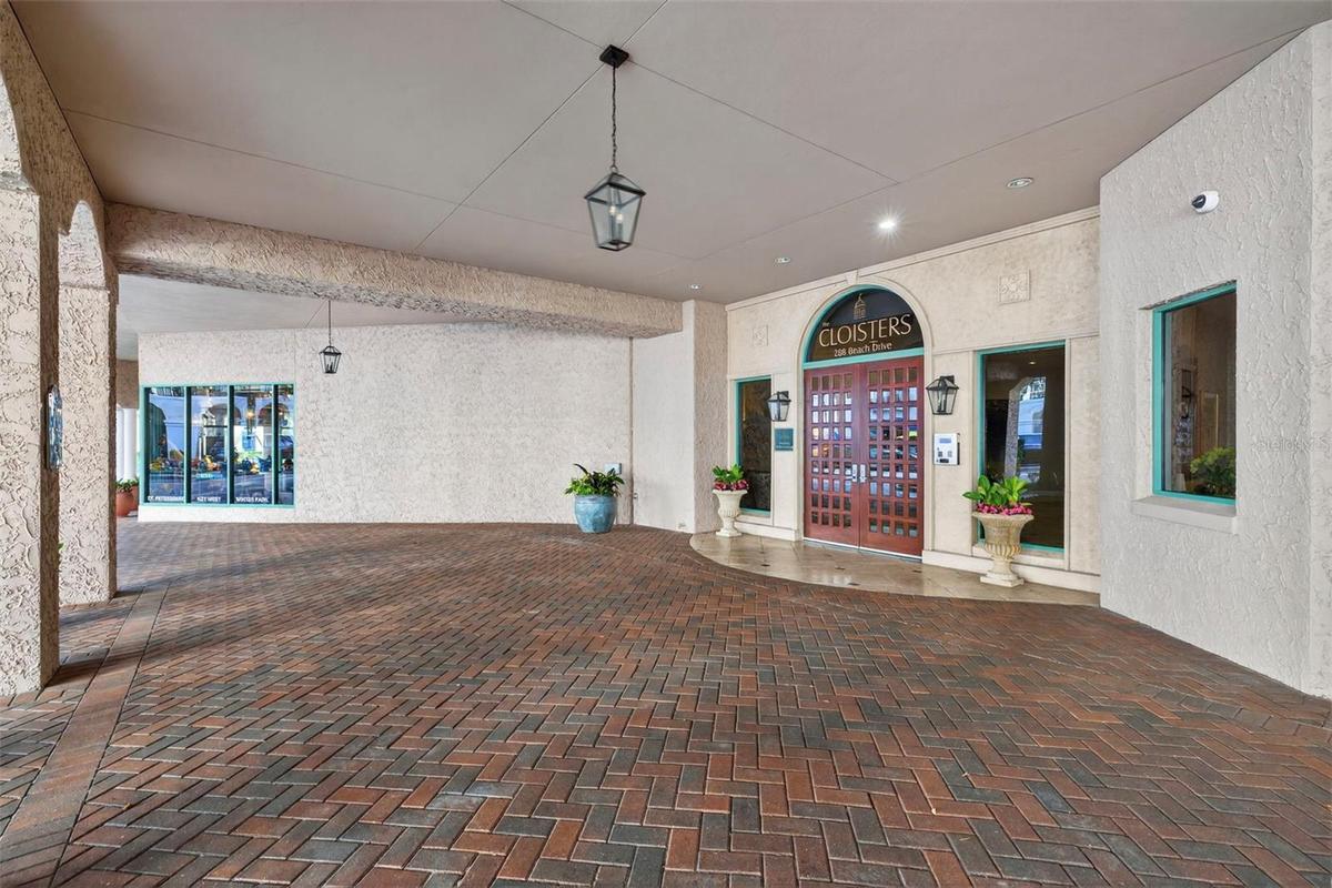 Front - Cloisters on Beach Drive