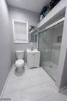 1Fl-bathroom