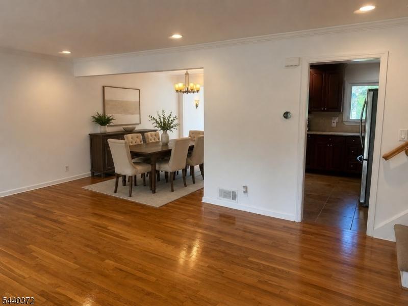 Virtual staged Dining room