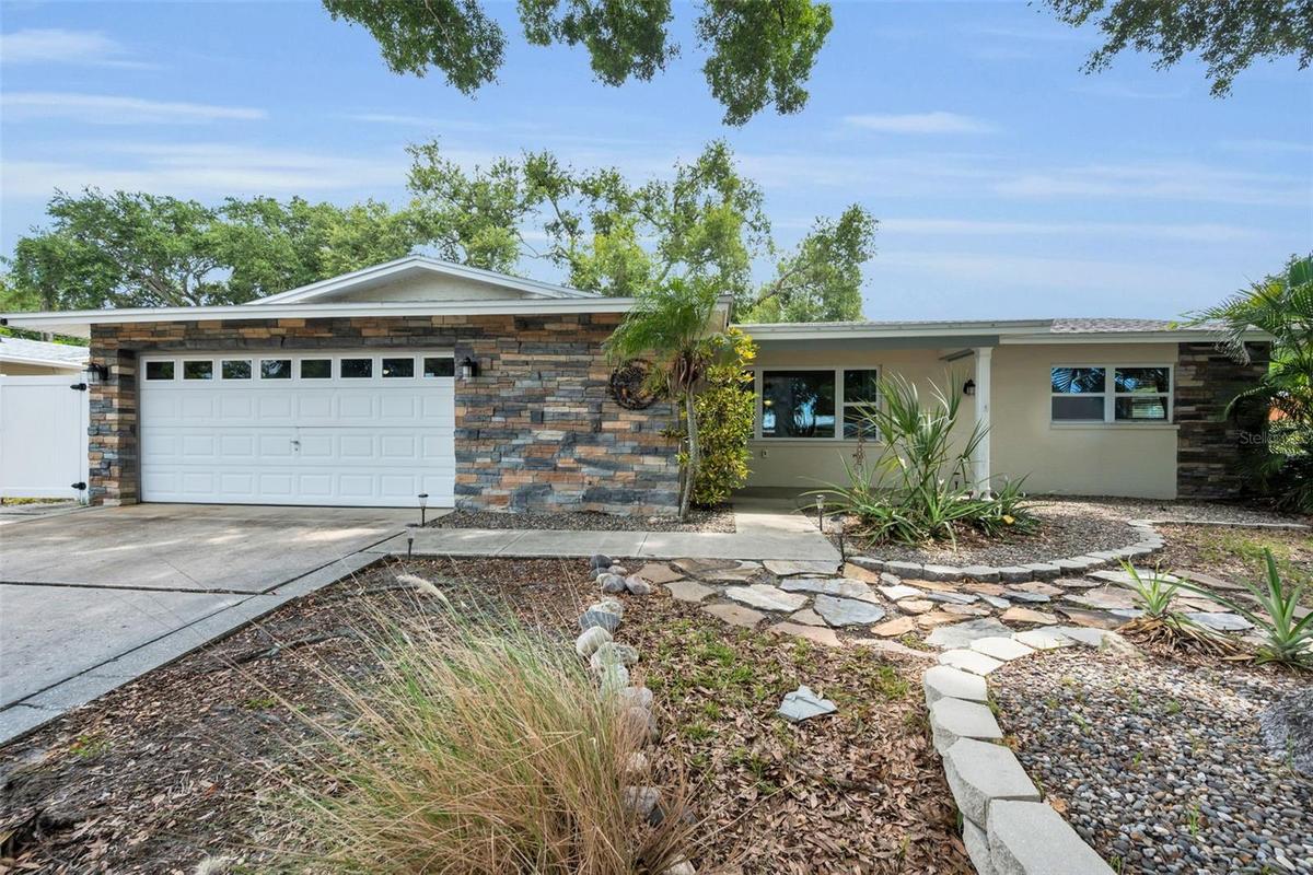 Oakhurst Park 3 BR, 2 BA, 2 CG Home on a private Cul-de-Sac