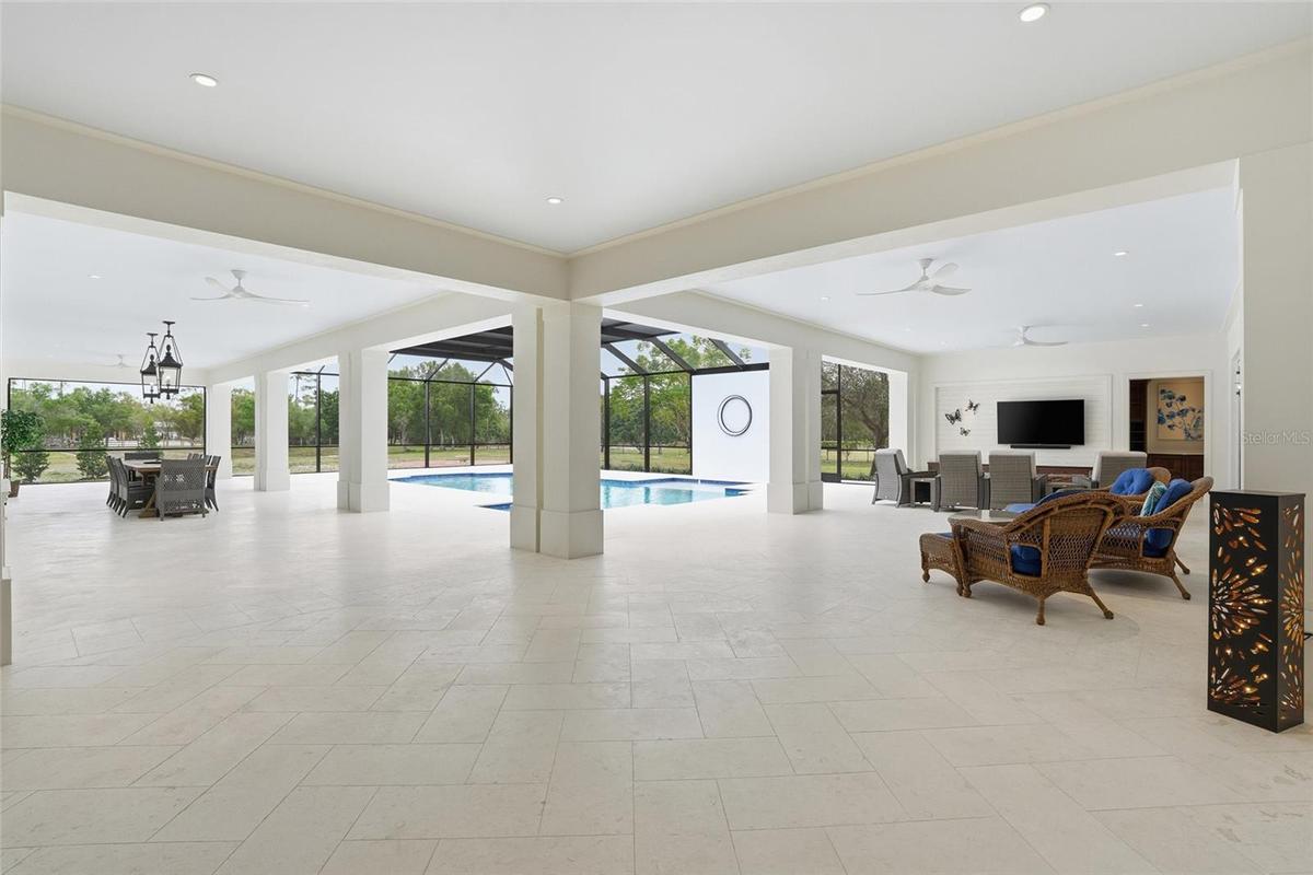 4000 sq ft lanai with covered areas, bar, & outdoor kitchen