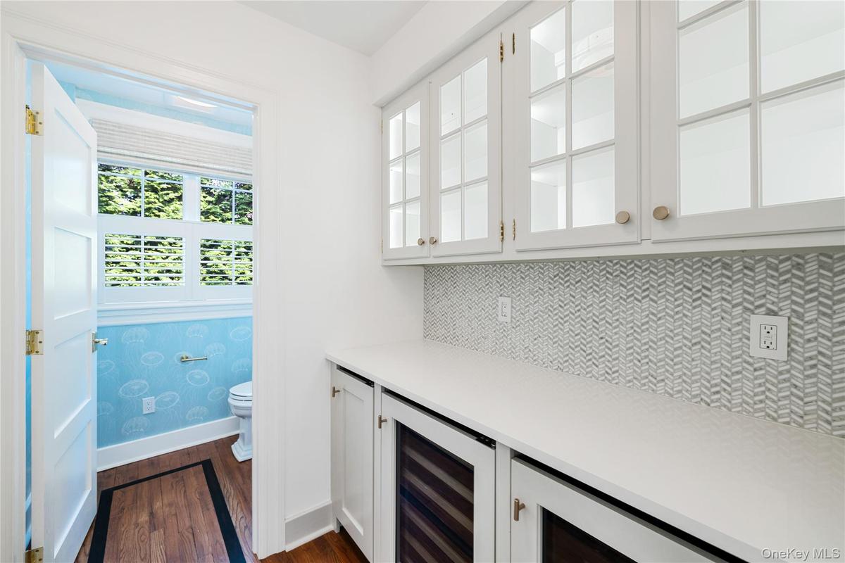 Wet bar/pantry