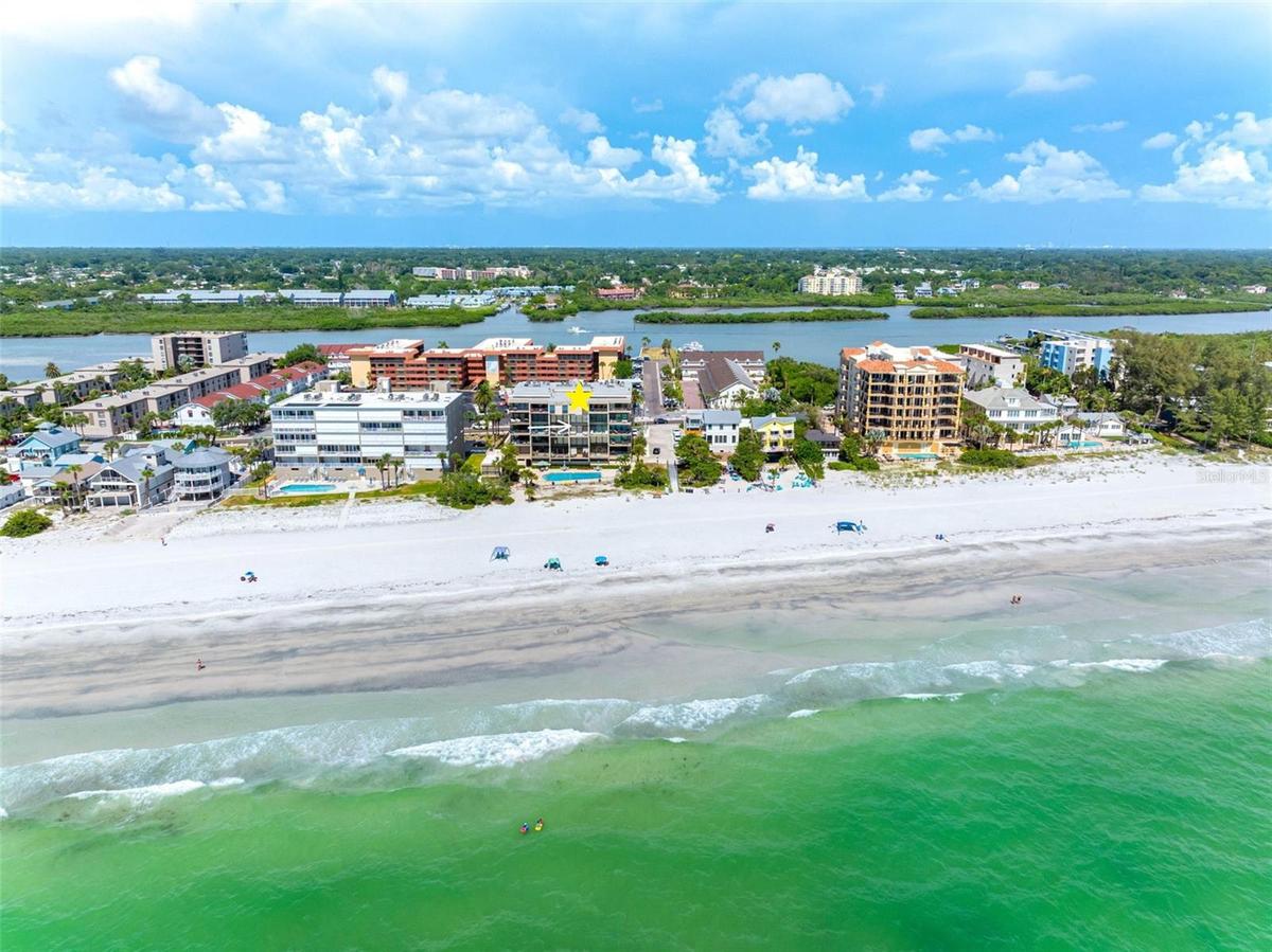 .. 700 West With Yellow Star.. Welcome to Indian Shores Florida. Due to the Topography of the Land. There is very Limited Public Parking - Translation