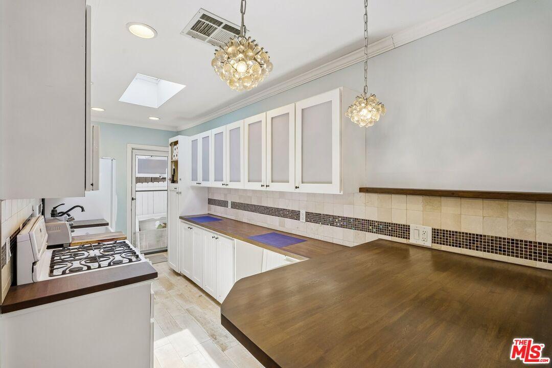 715 Kitchen