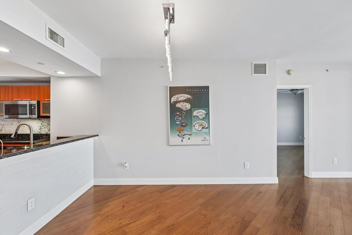 5-web-or-mls-Lake Shore Dr 2508-S2105-00