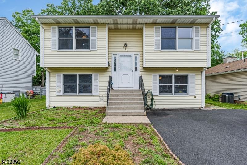 3 BEDROOM BI-LEVEL