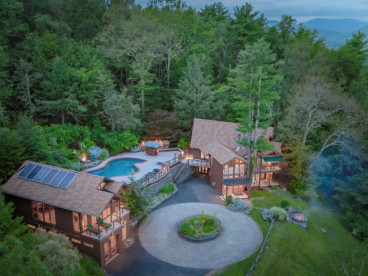 Bird's eye view featuring a view of heated pool