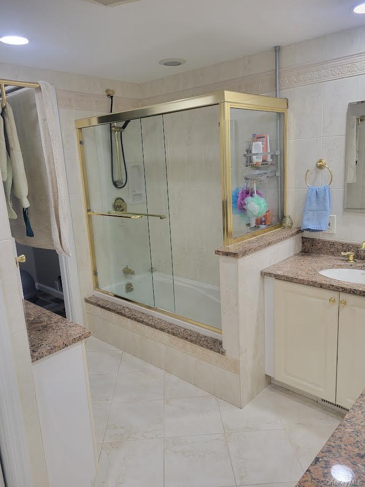 PART OF MAIN BATHROOM