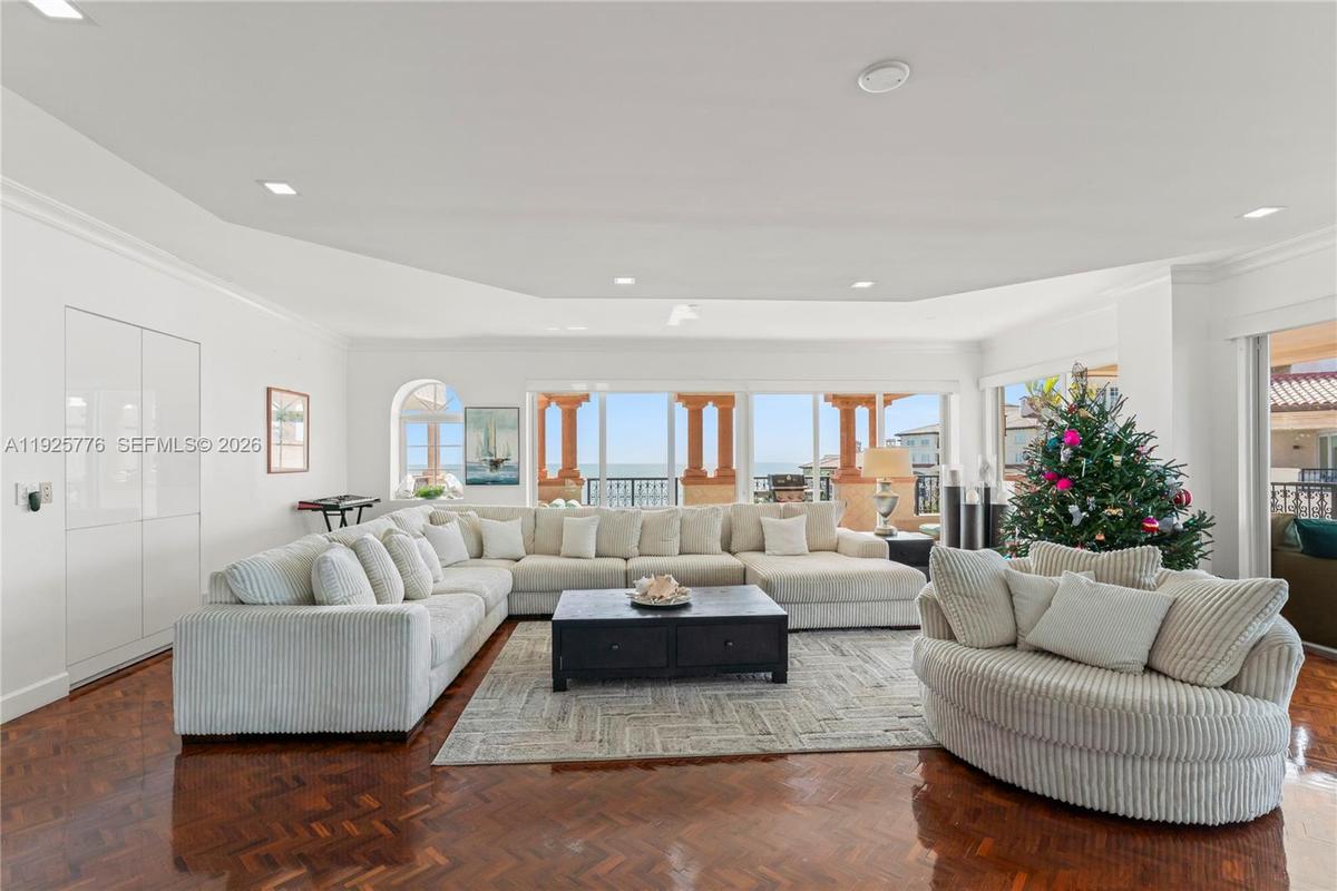 View front living room