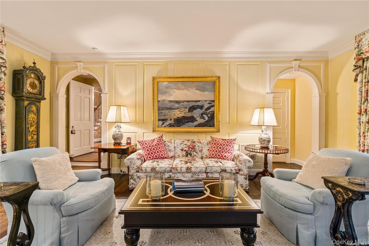 Large Living Room with Fireplace