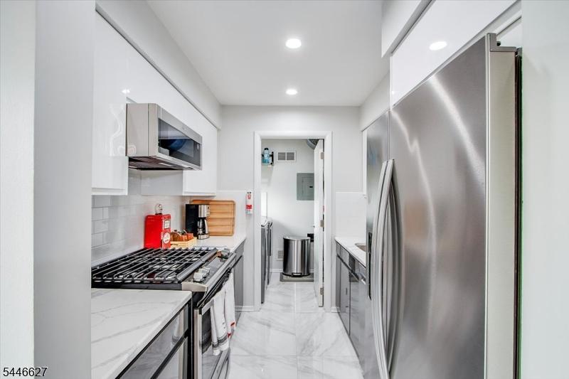 Kitchen W/ new appliances