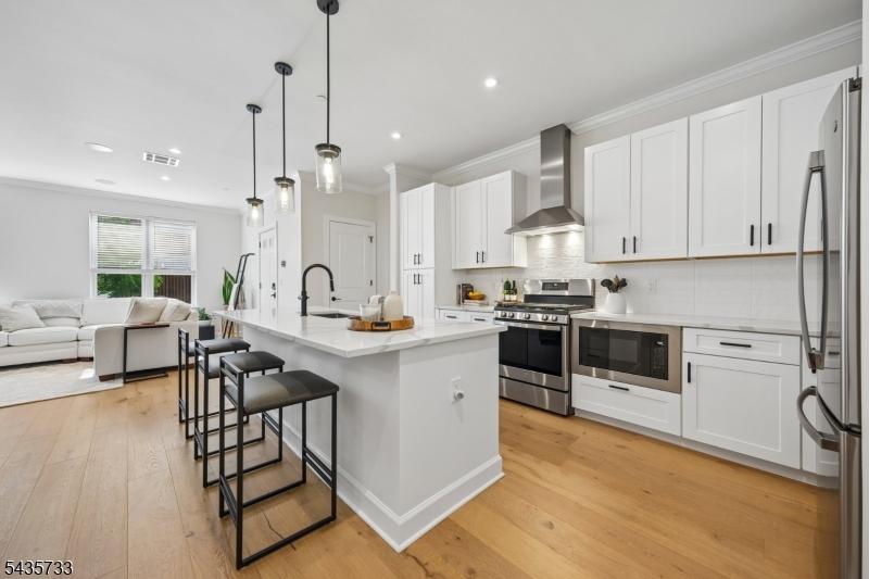 Eat-in Kitchen