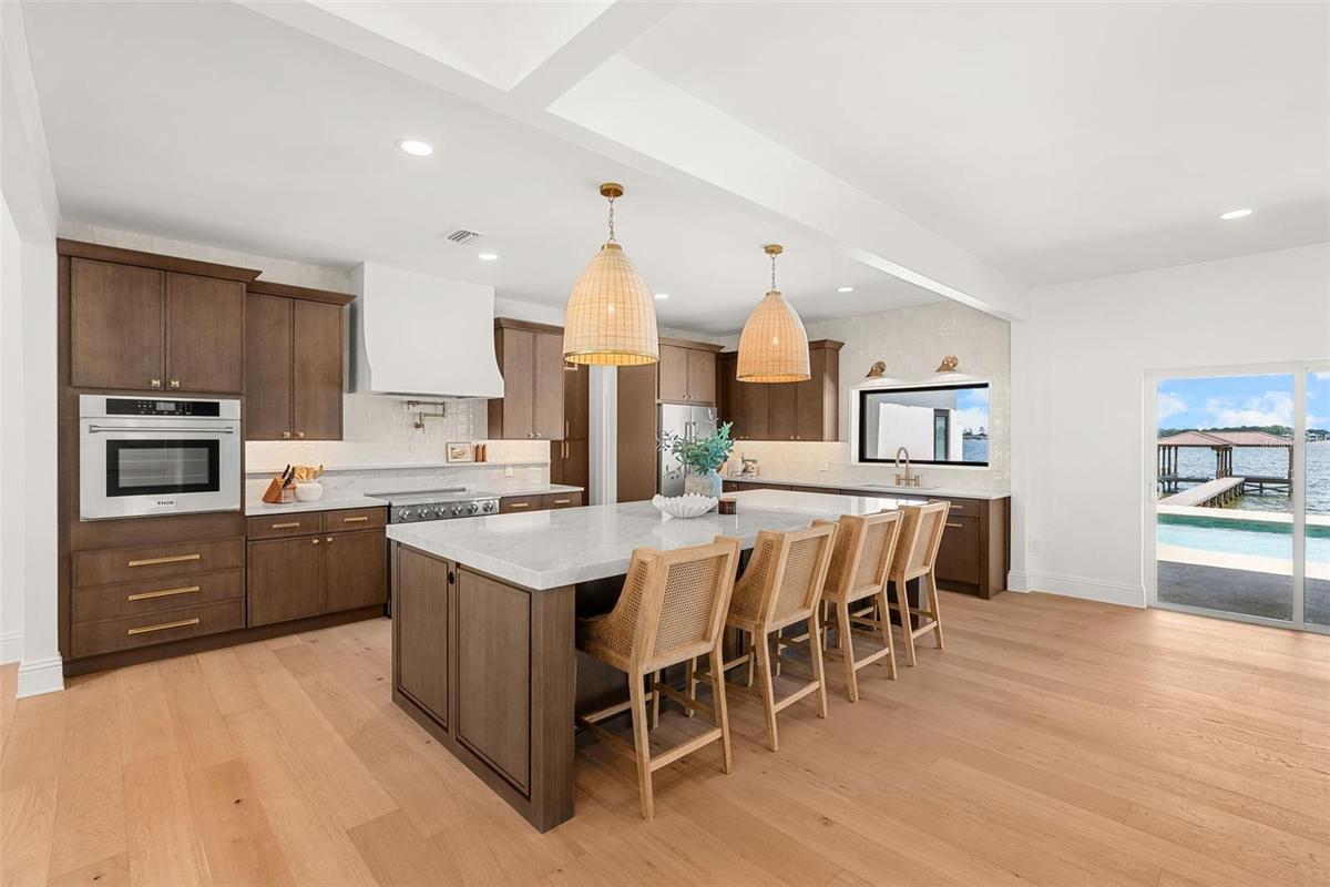 DESIGNER KITCHEN WITH CUSTOM CABINETRY