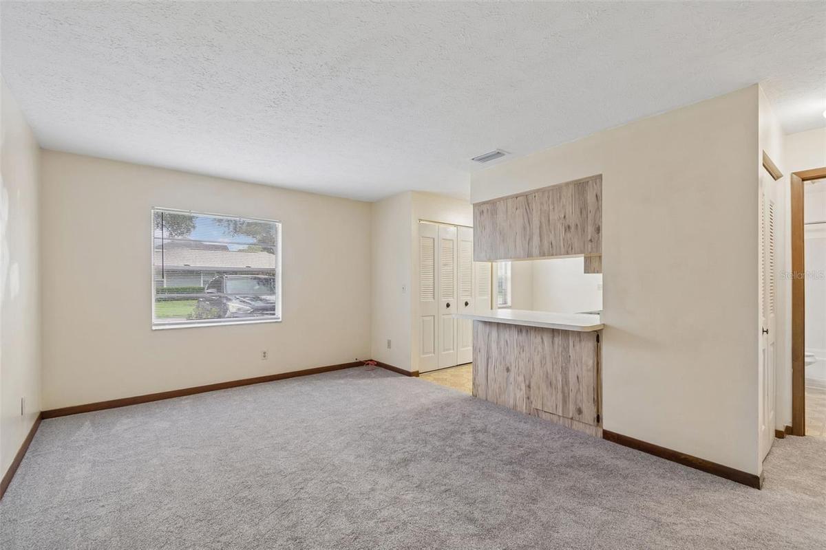 6404B Living