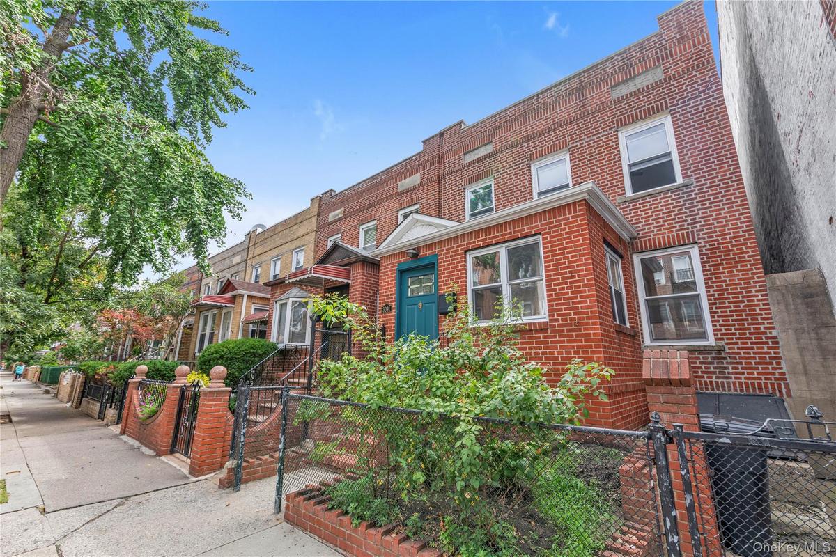 Semi-detached townhouse
