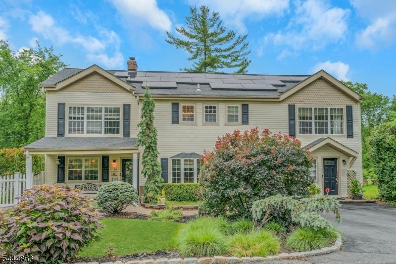 Gorgeous 3700 sq' Colonial