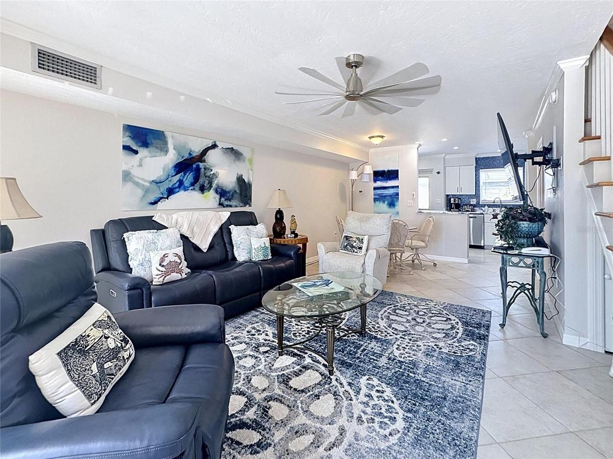 Large Living Rm w/ Ceramic Tile