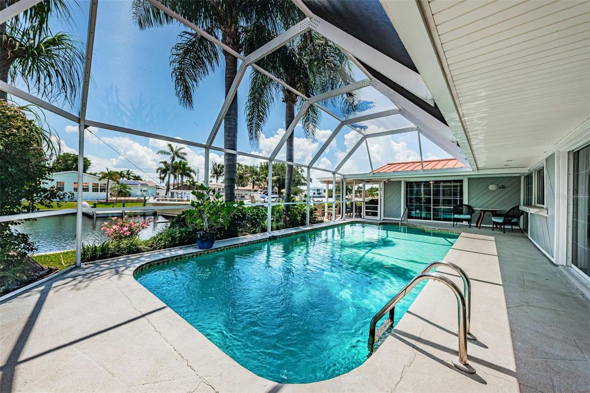 Large private pool space
