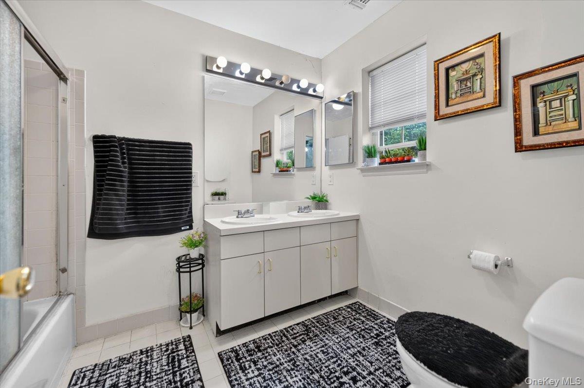 Unit # 41 Full Bathroom