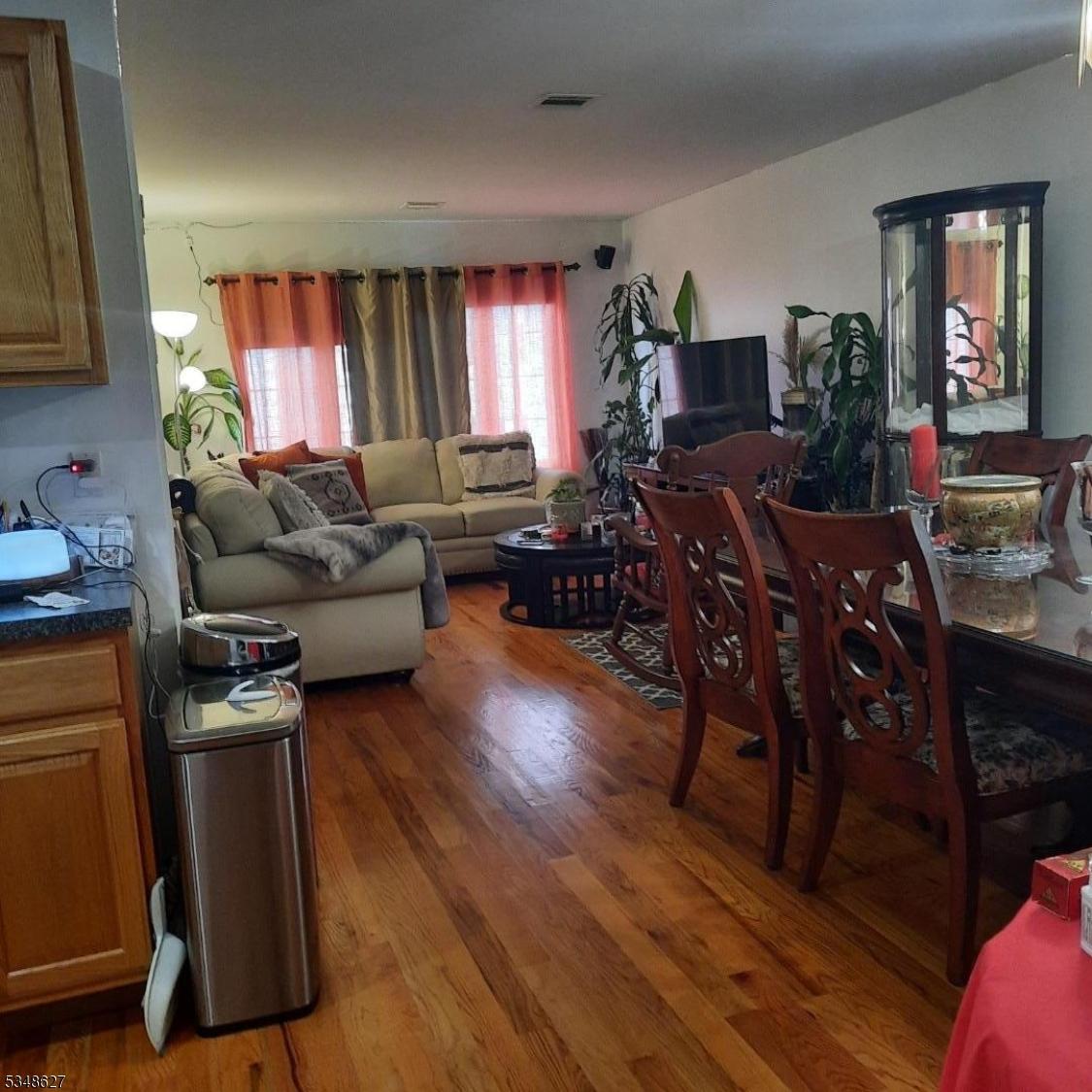 Living room & d/ room 2nd flr