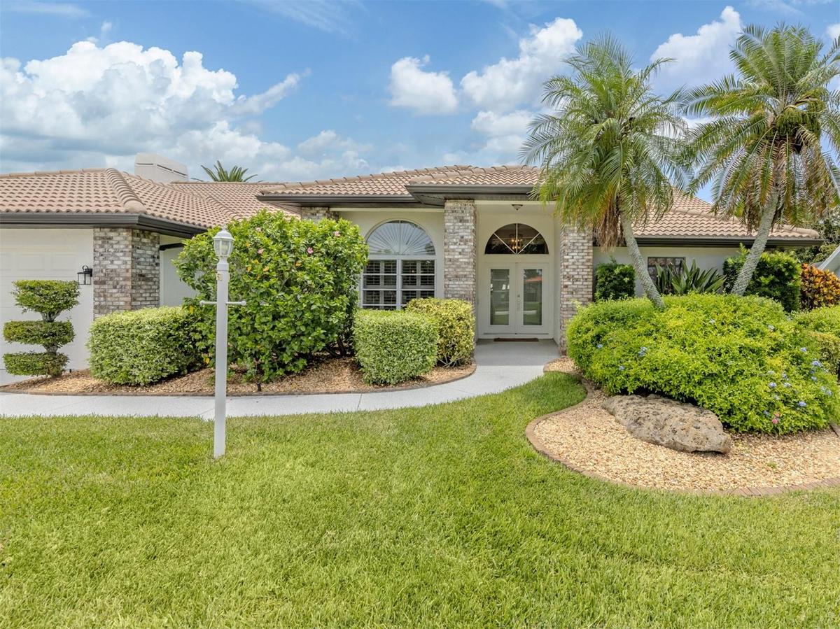 Very inviting large exterior front foyer for guests