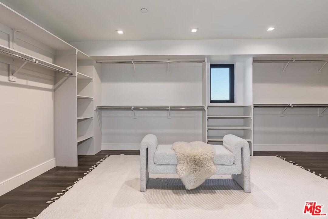 Walk in closet
