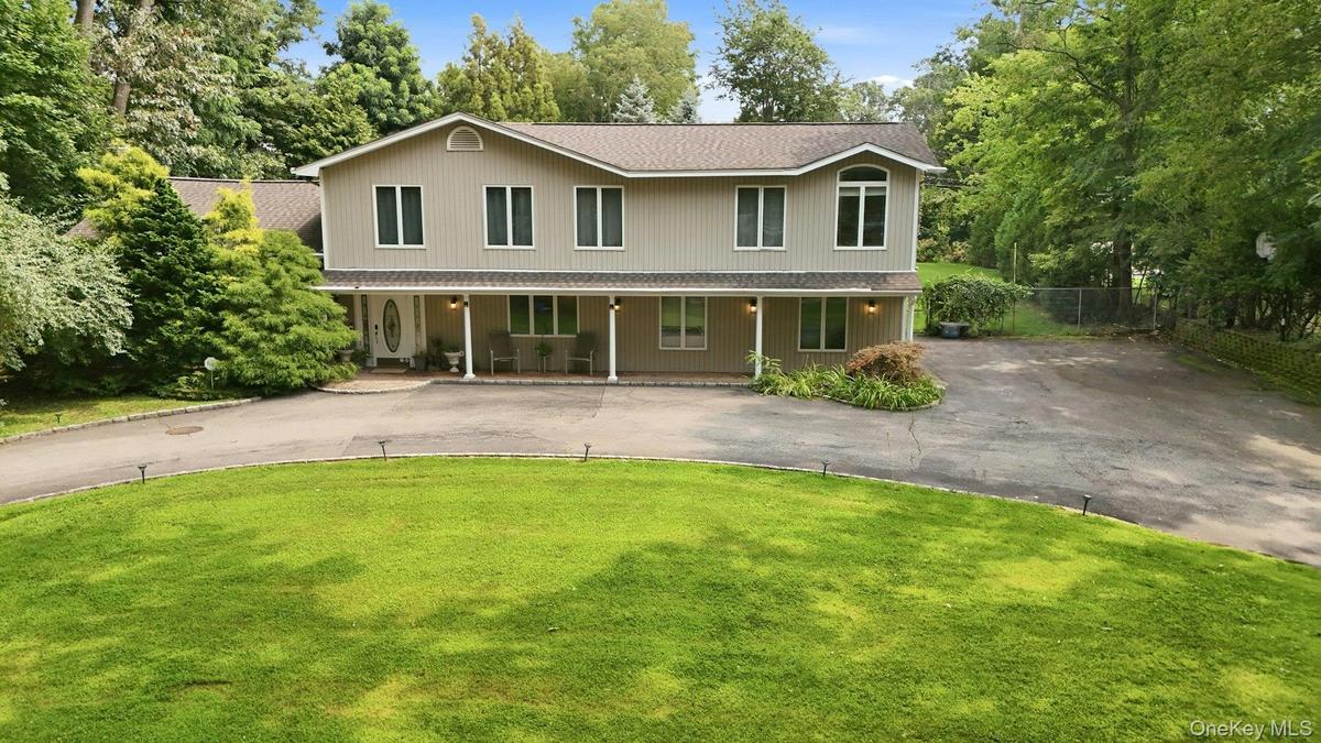 circular driveway offers ample parking