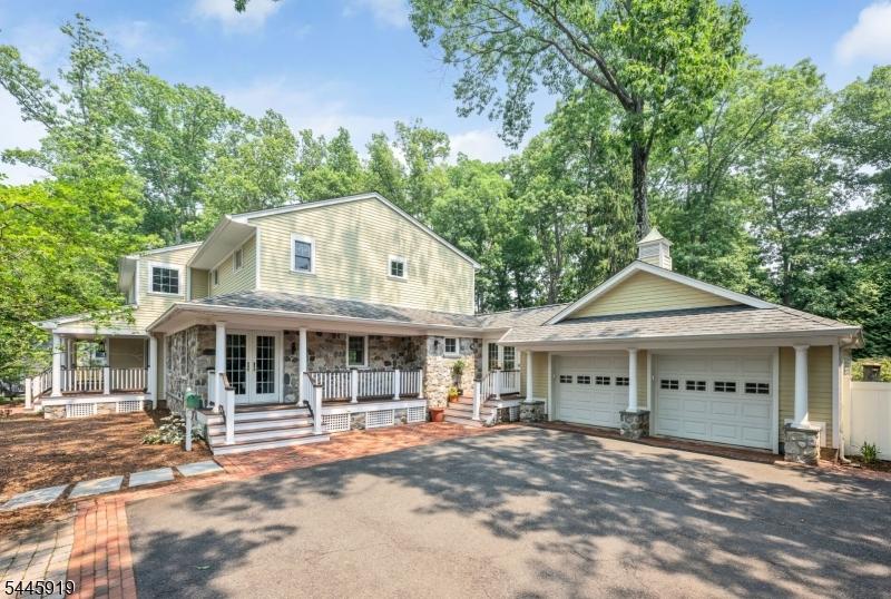 Oversized 2 Car Garage