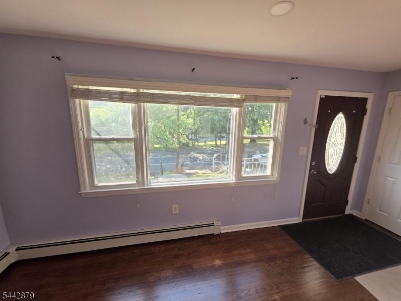 FRONT LIVING ROOM MAINENTRANCE