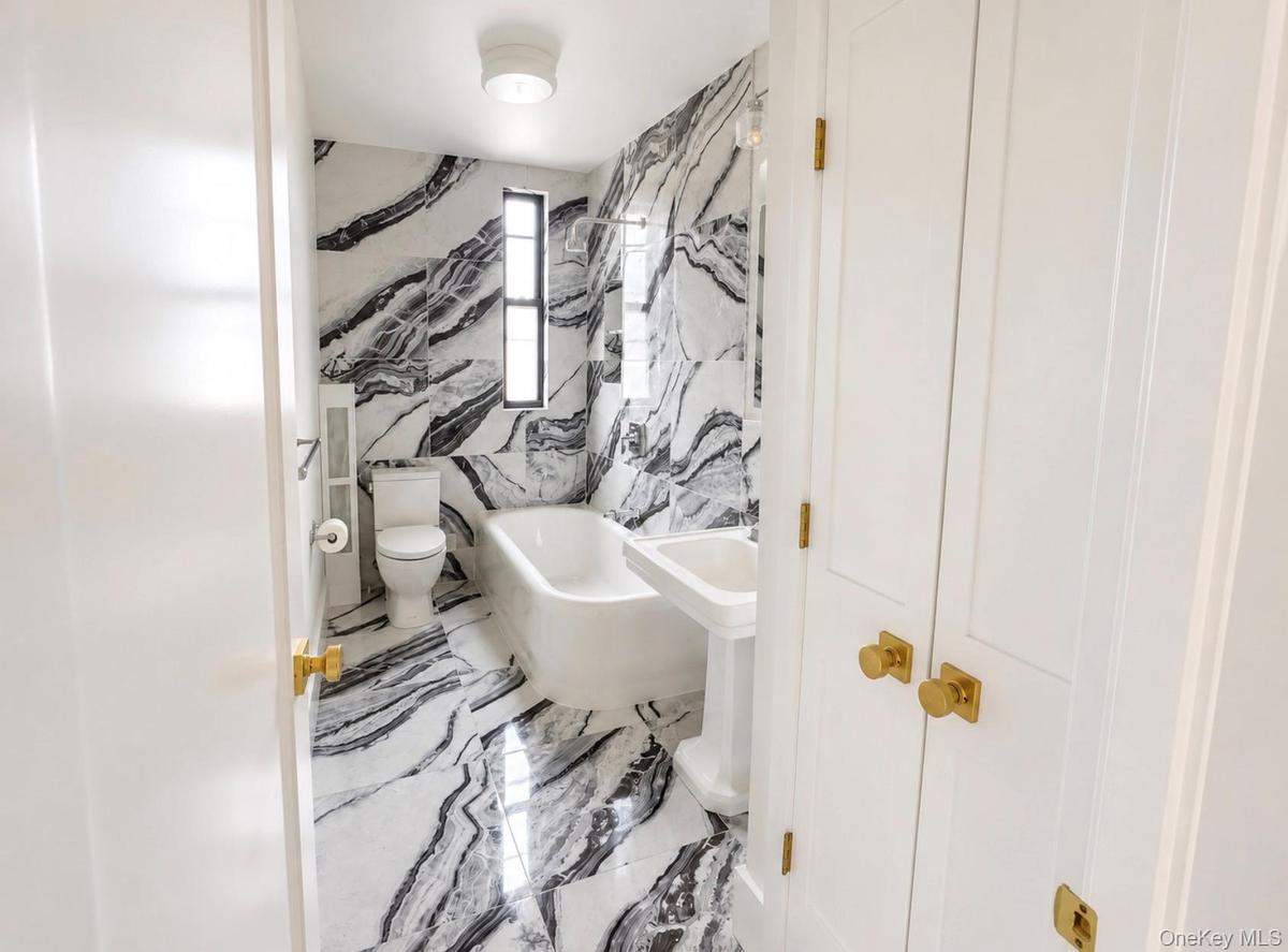 Bathroom with shower/tub combo