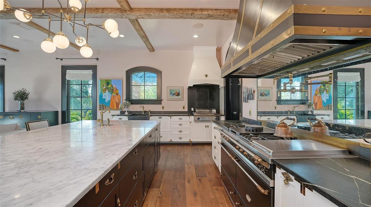 Luxury chef’s kitchen and island