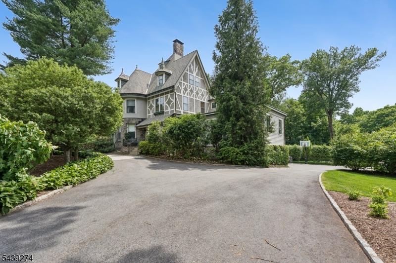 Majestic 7 Bedroom Home