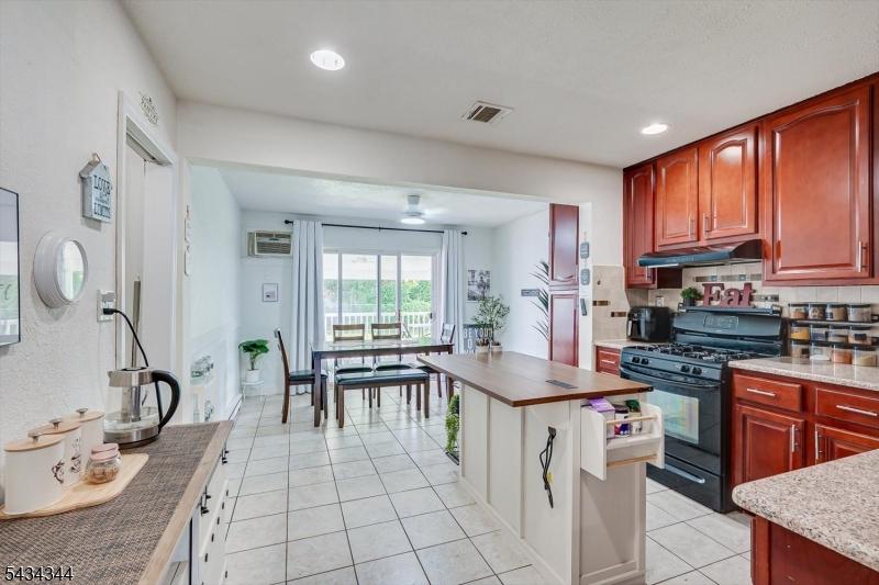Kitchen with dining table